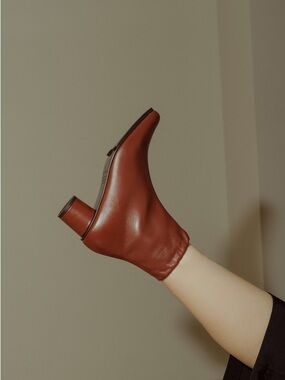 Anne Thomas Women's Jeanne Leather Ankle Booties with Block Heel 39 8.5